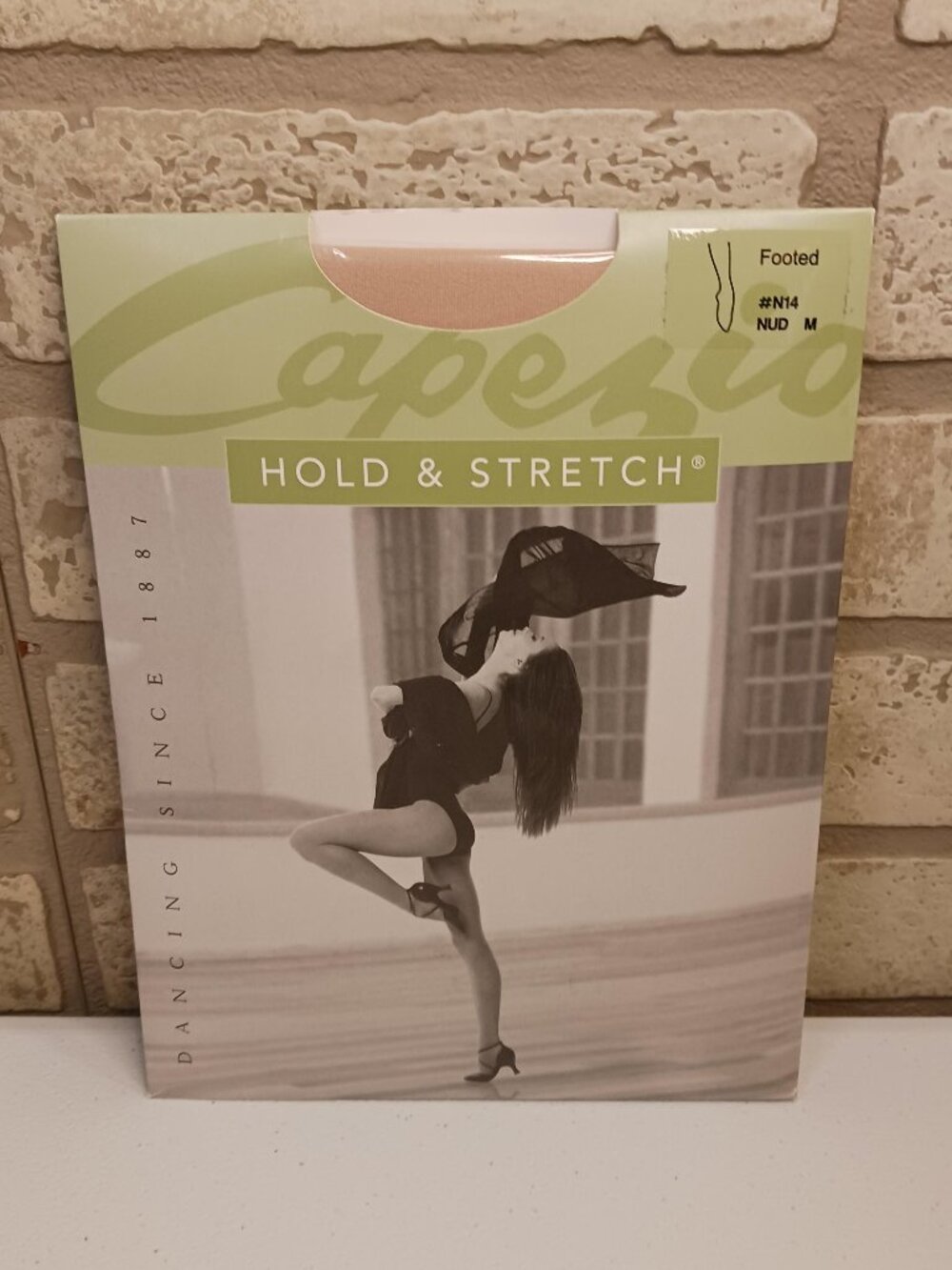 Capezio Hold & Stretch Footed Dance Tights N14 Nude Womens Size Medium